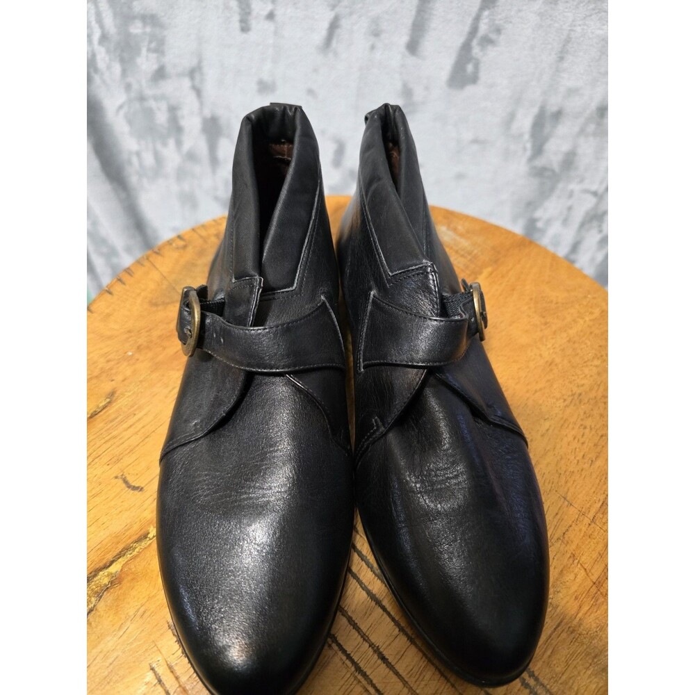 Naturalizer Womens Ankle Boots 7M Black Buckle Flat Heels Ankle Booties EUC